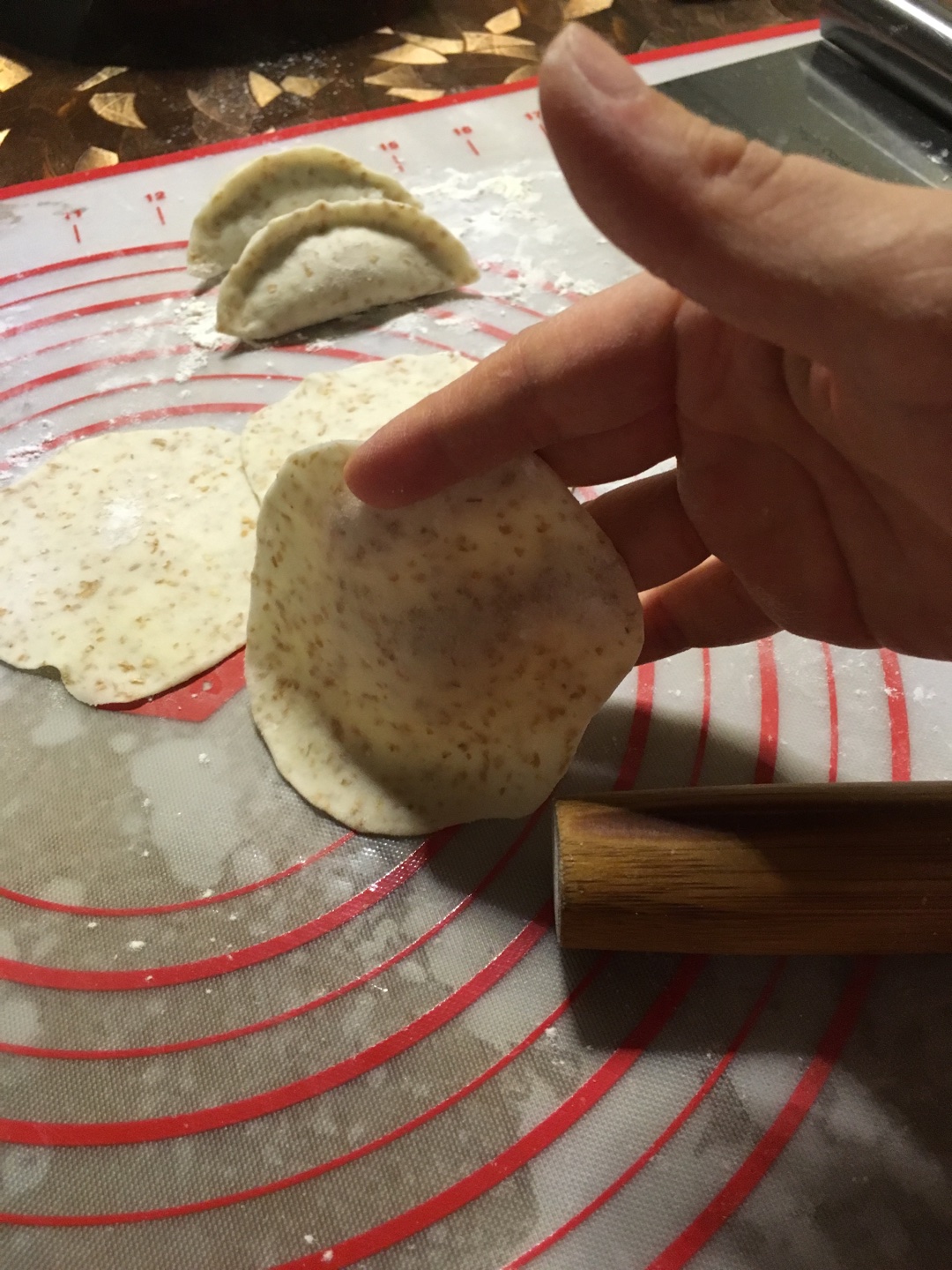 自制全麦饺子皮（口感Q润）的做法 步骤3