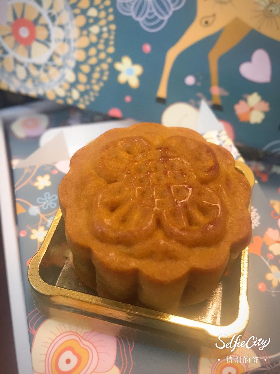 广式月饼——蛋黄莲蓉月饼