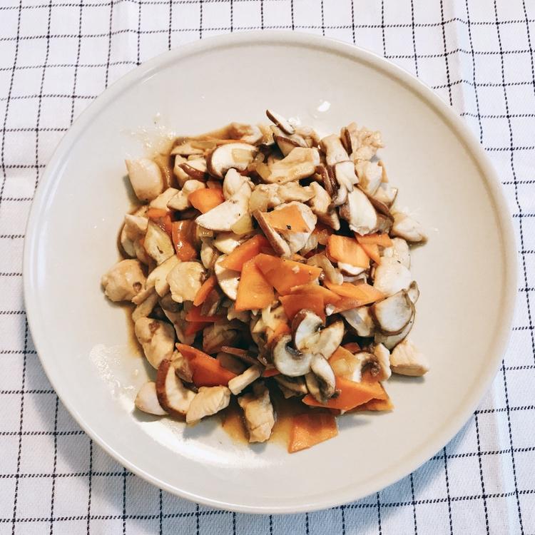 蘑菇滑鸡（香菇滑鸡）