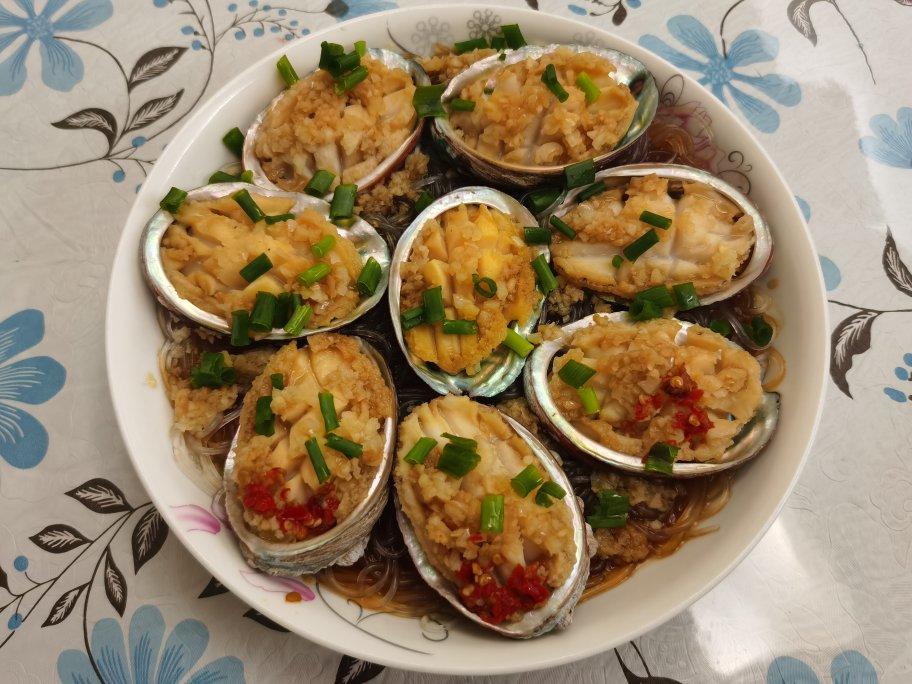 蒜蓉粉丝蒸鲍鱼