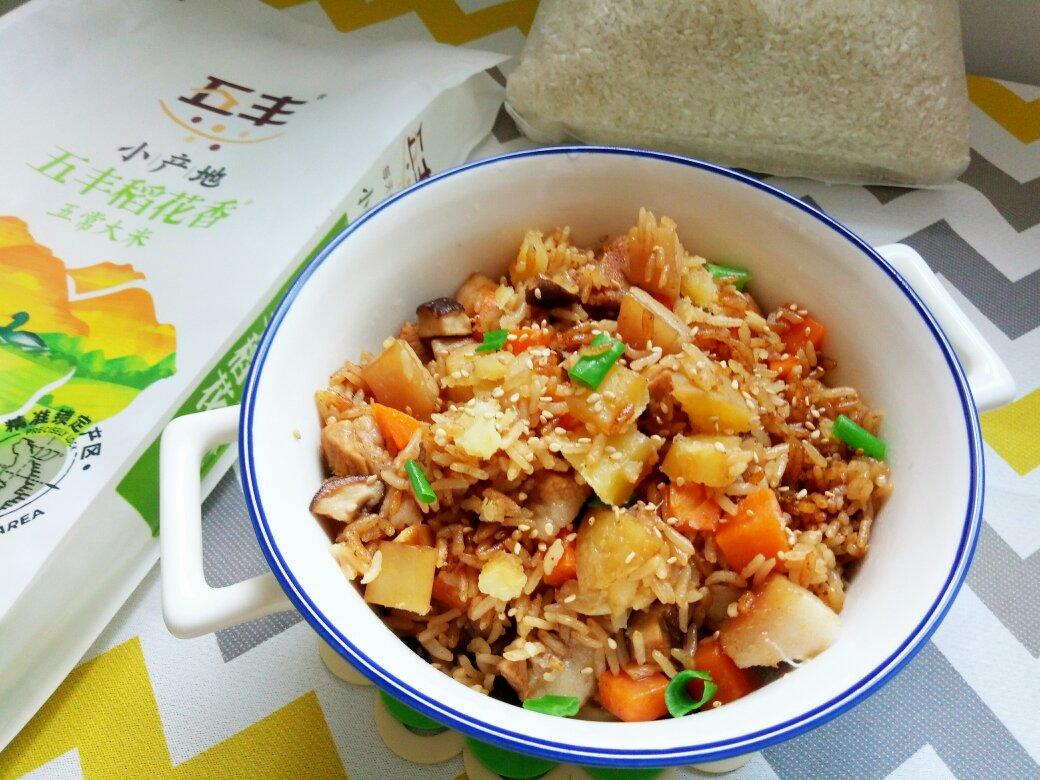 土豆五花肉焖饭