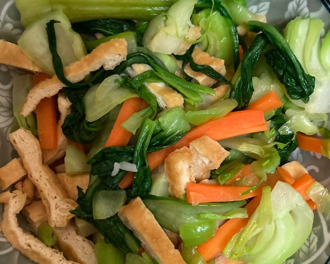 青菜炒胡萝卜油豆腐皮