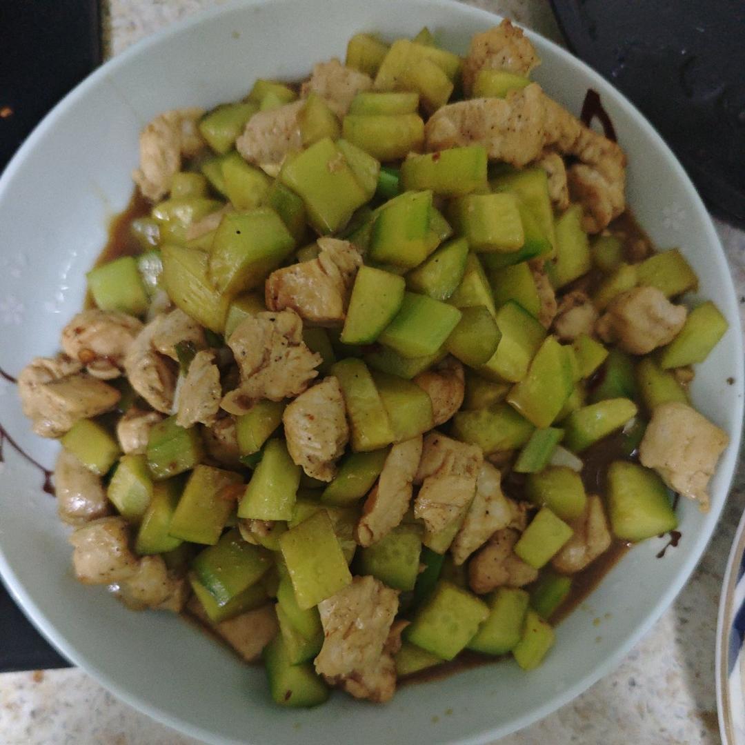 鸡胸肉炒黄瓜丁