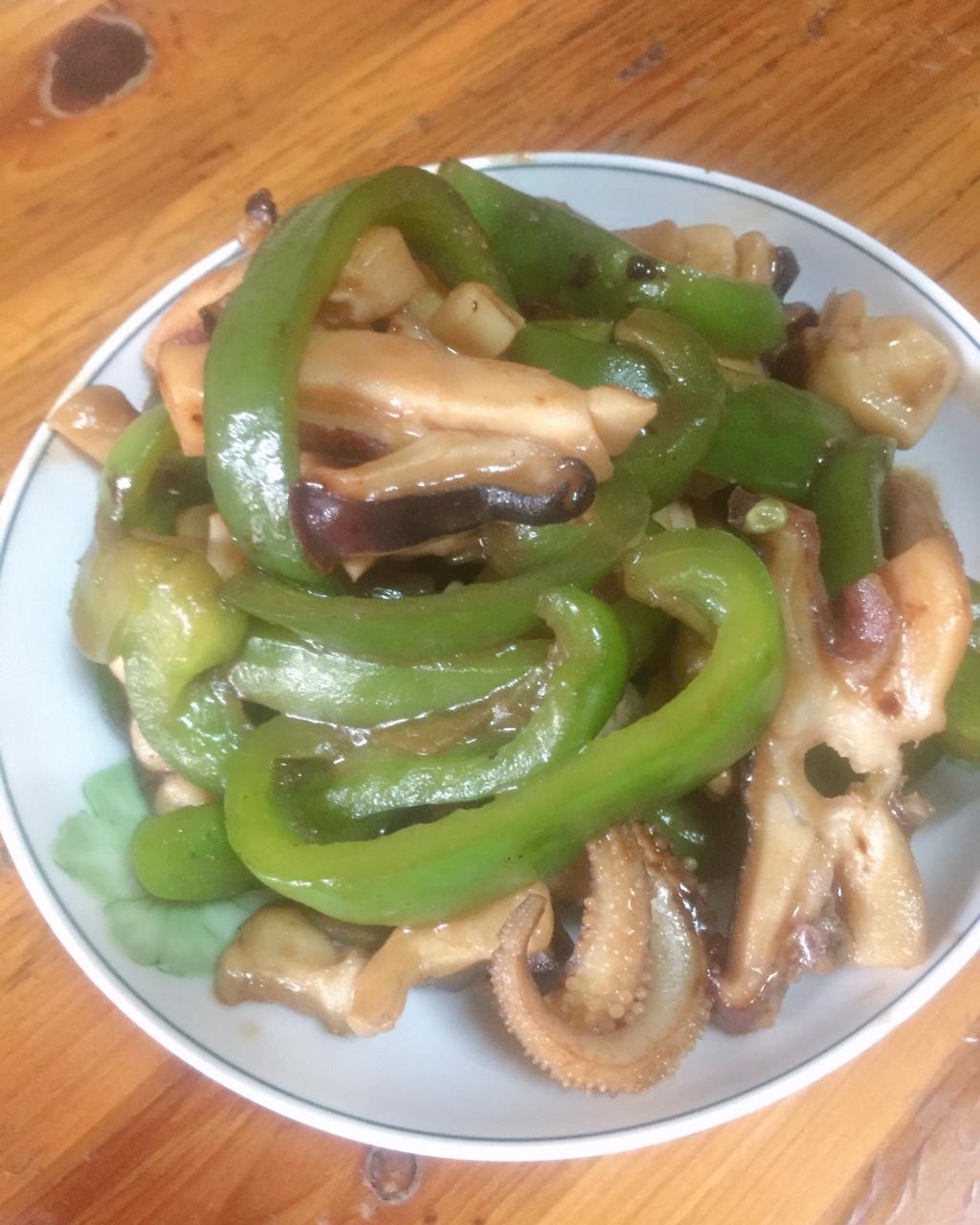 陌雅做的洋葱青椒炒墨鱼干