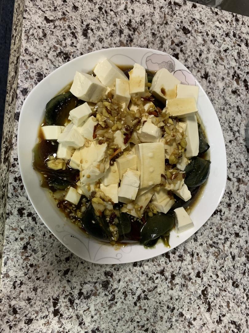皮蛋拌豆腐