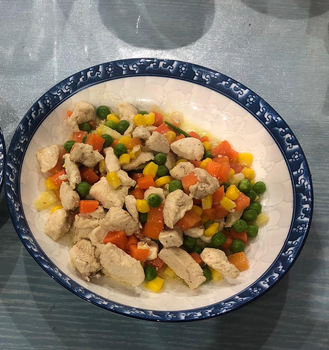 炒三丁（芦笋胡萝卜鸡脯肉）