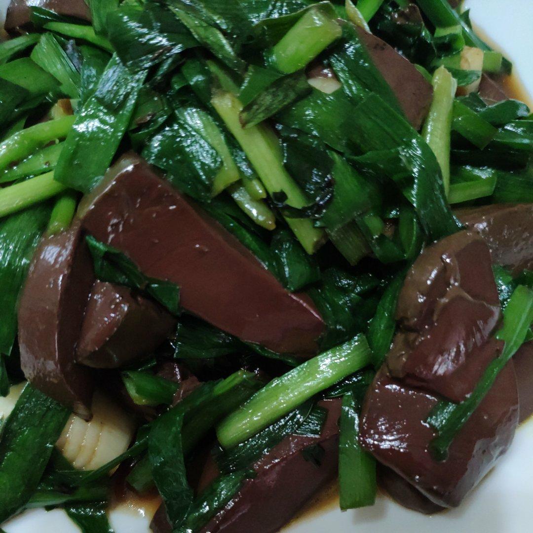 韭菜炒鸭血