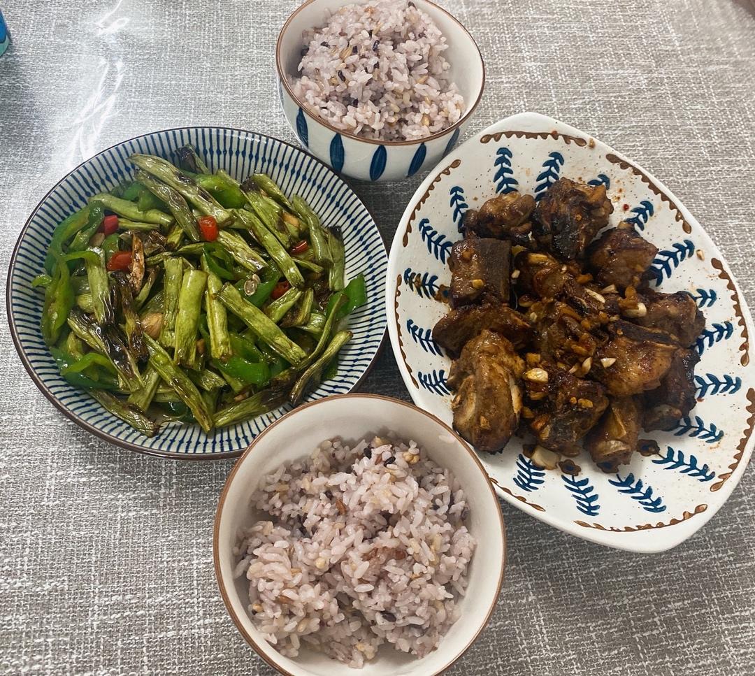 空气炸锅蒜香排骨，巨香巨好吃，简单易操作