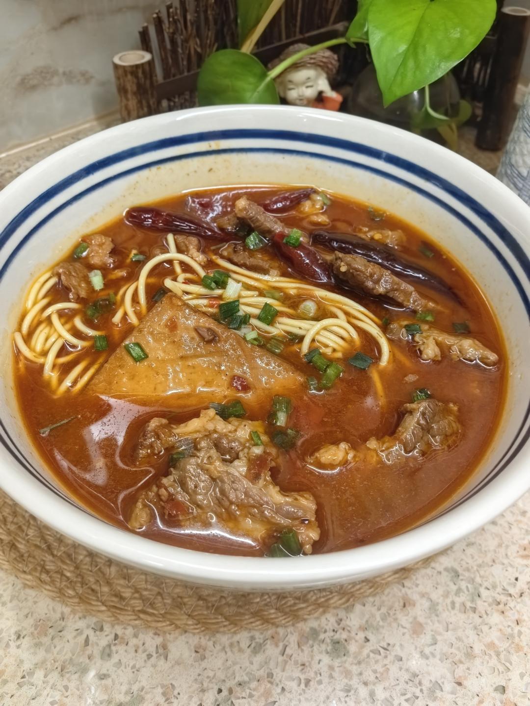 红烧牛肉面/香辣牛肉面