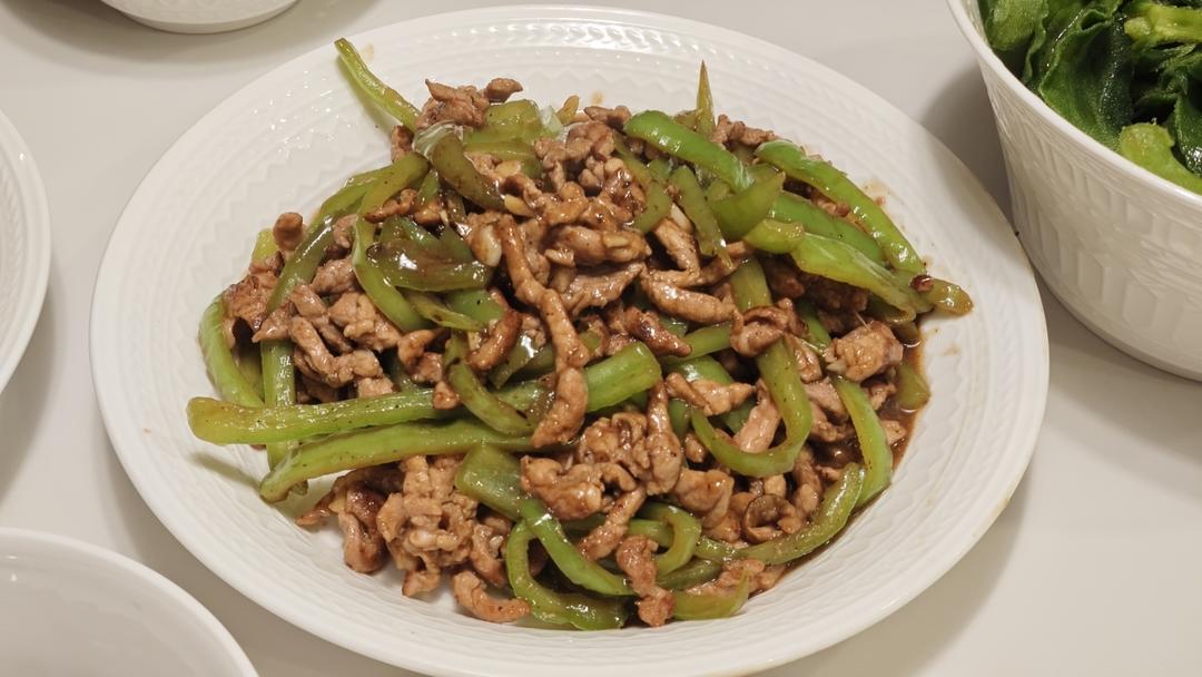 青椒肉丝，这样炒太好吃了。