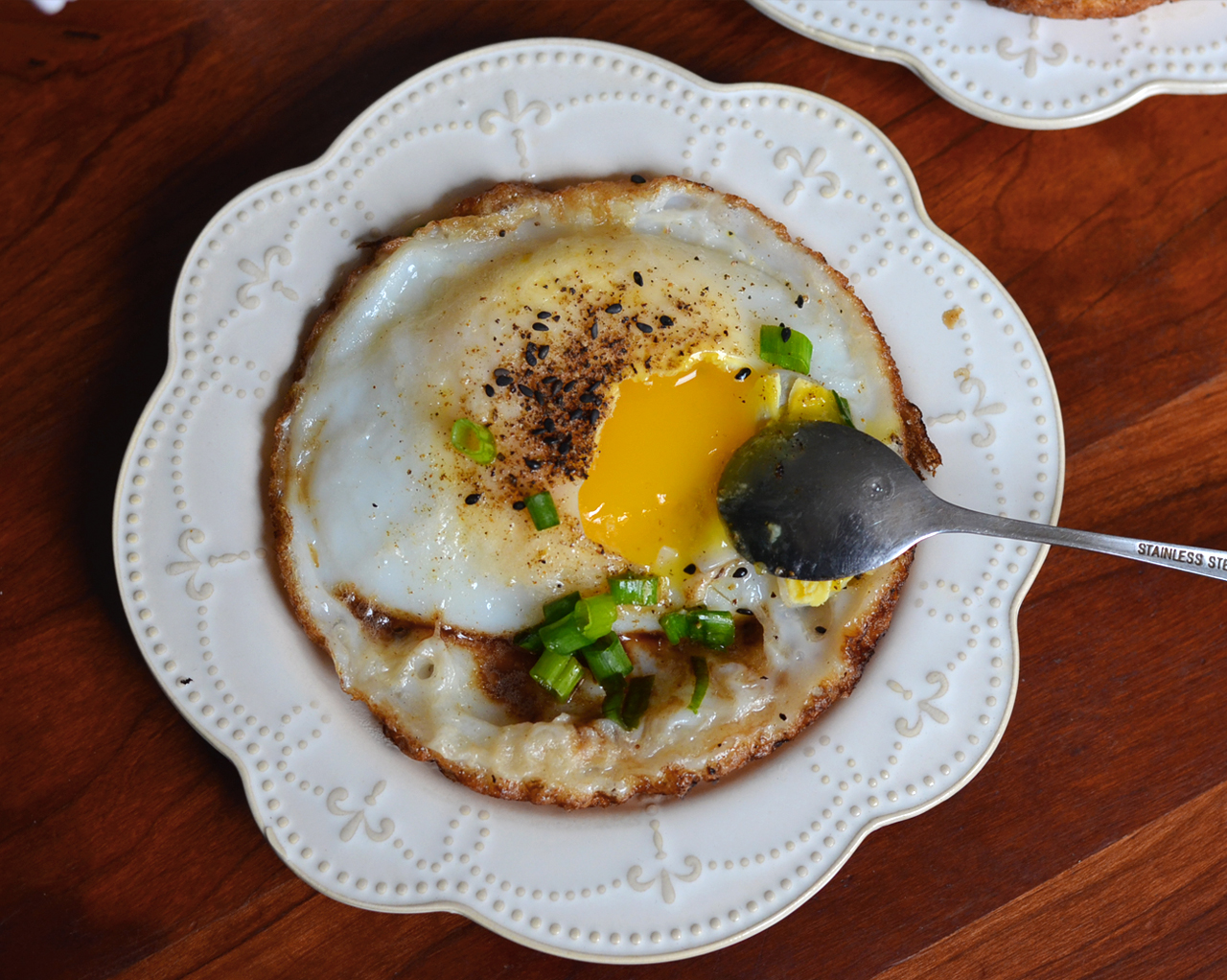 煎鹅蛋-不腥气，营养高，五分钟就能吃上的高颜值蛋蛋～的做法