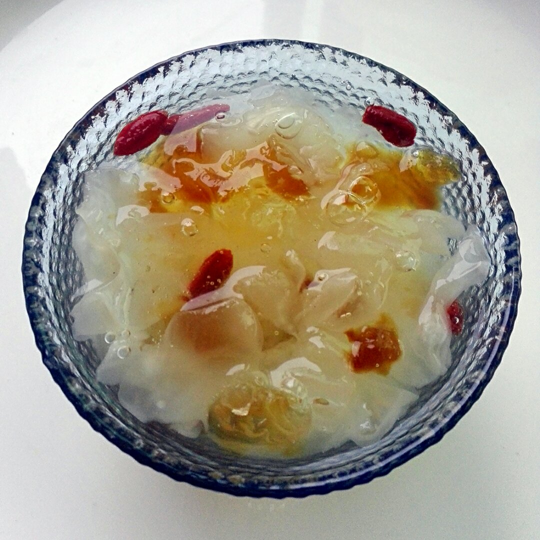 桃胶皂角米炖银耳