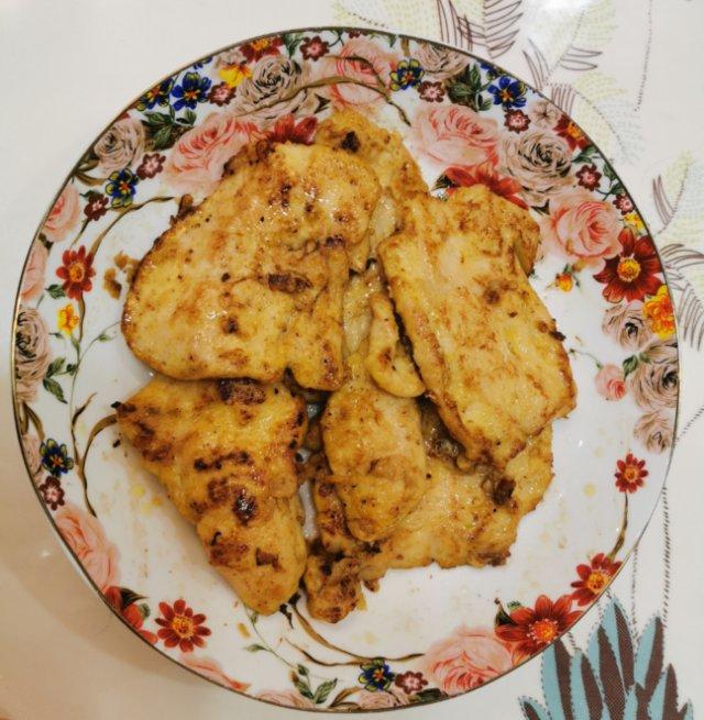 你胸大还是我胸大之蜂蜜蒜香煎鸡胸～