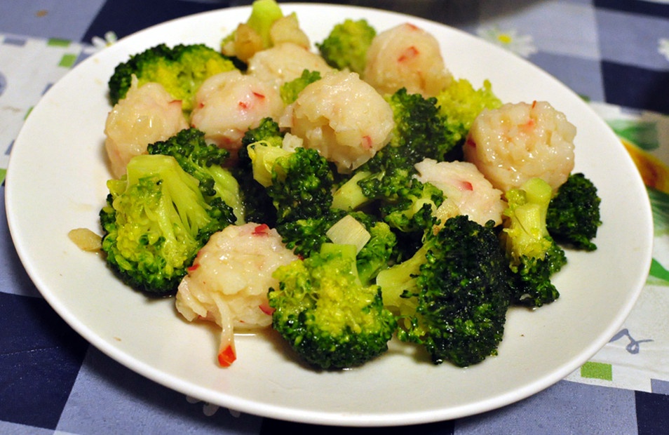 elva未希做的炝炒西兰花虾球