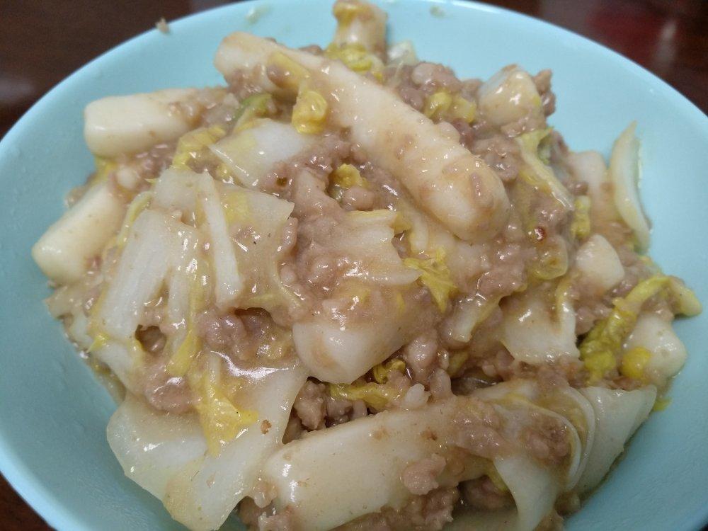 【白菜肉丝年糕汤】