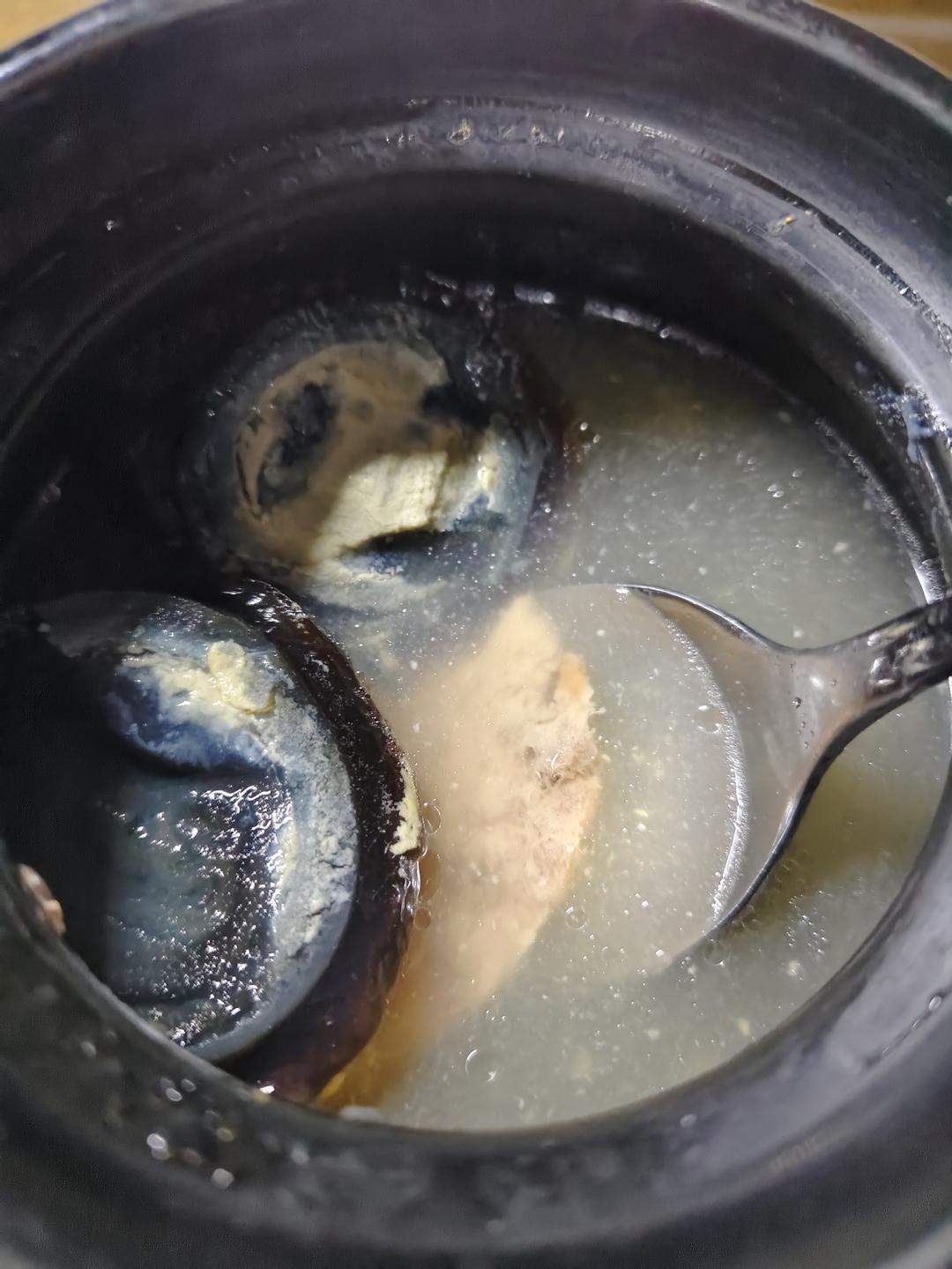 烤箱瓦罐汤—皮蛋肉饼汤