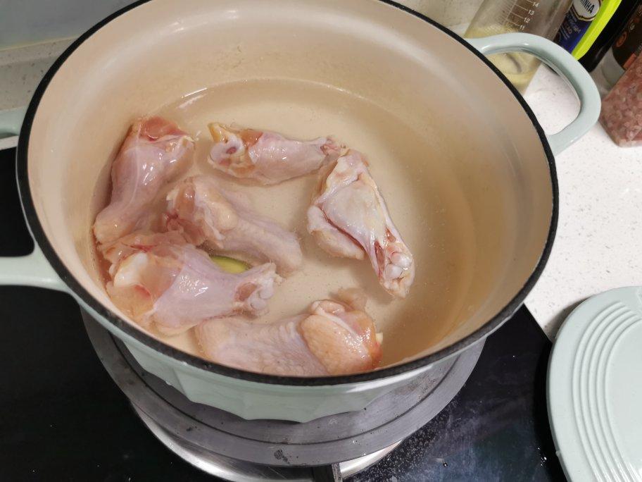 蕉醋黄酒无水花生猪脚煲【7月北鼎珐琅铸铁锅食谱】