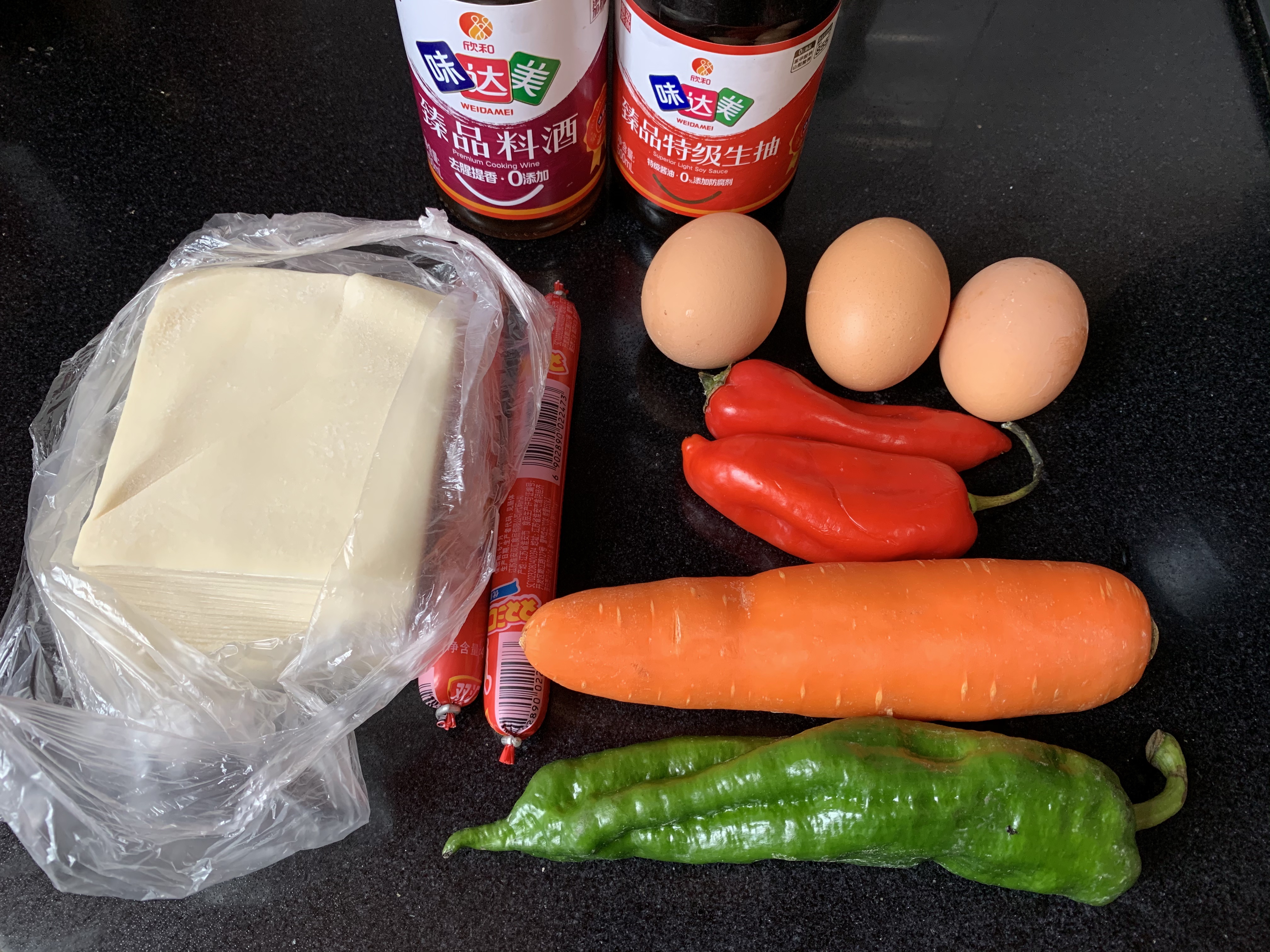 一口一个青椒火腿鸡蛋蒸包的做法 步骤1