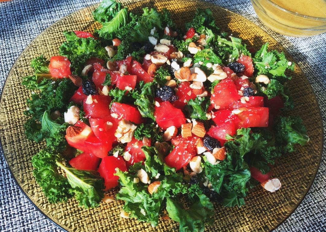 好吃的羽衣甘蓝沙拉