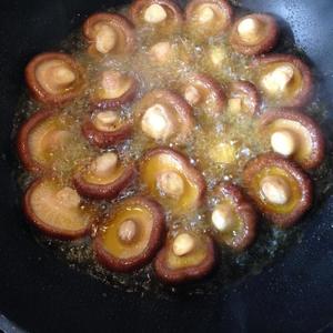 油焖香菇的做法 步骤3