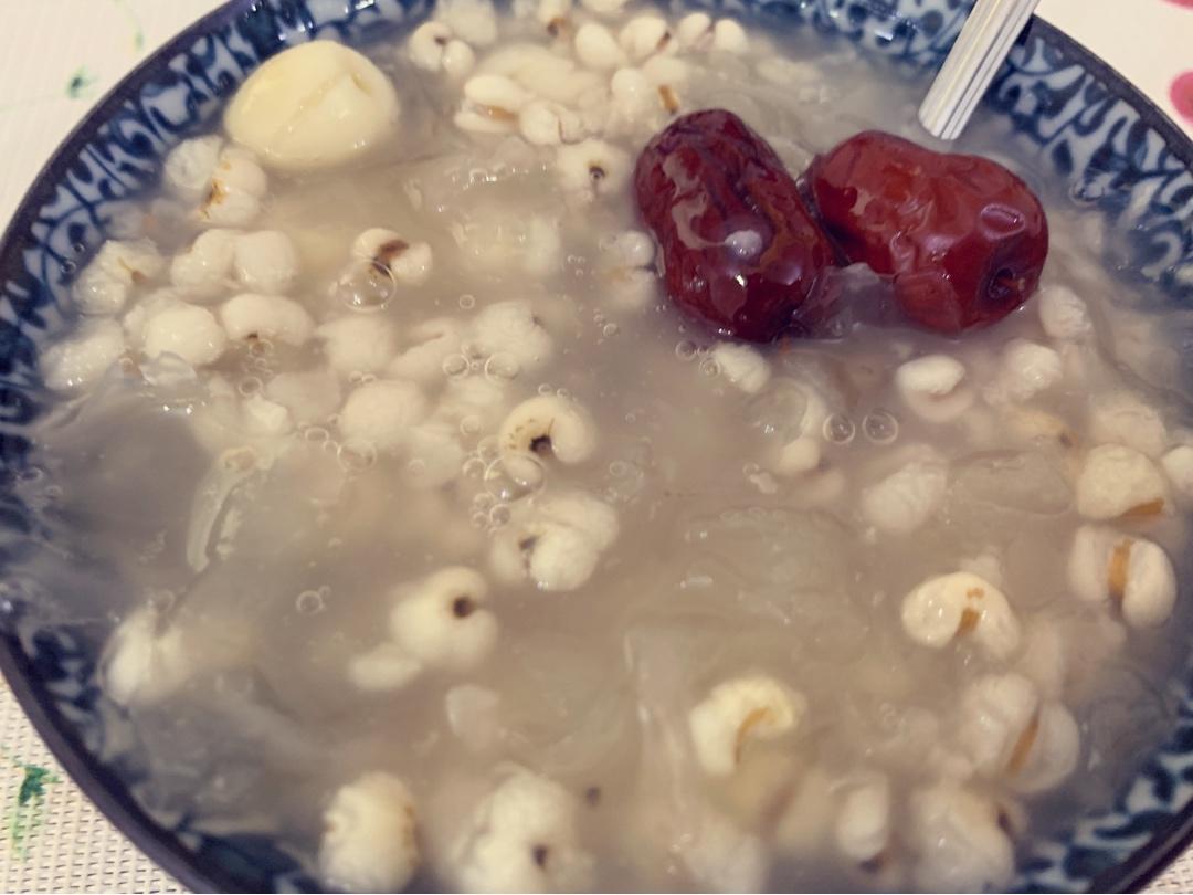 薏仁莲子银耳羹