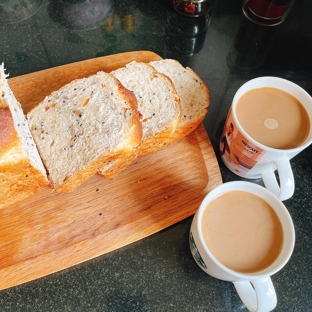 高纤低脂的全麦核桃吐司