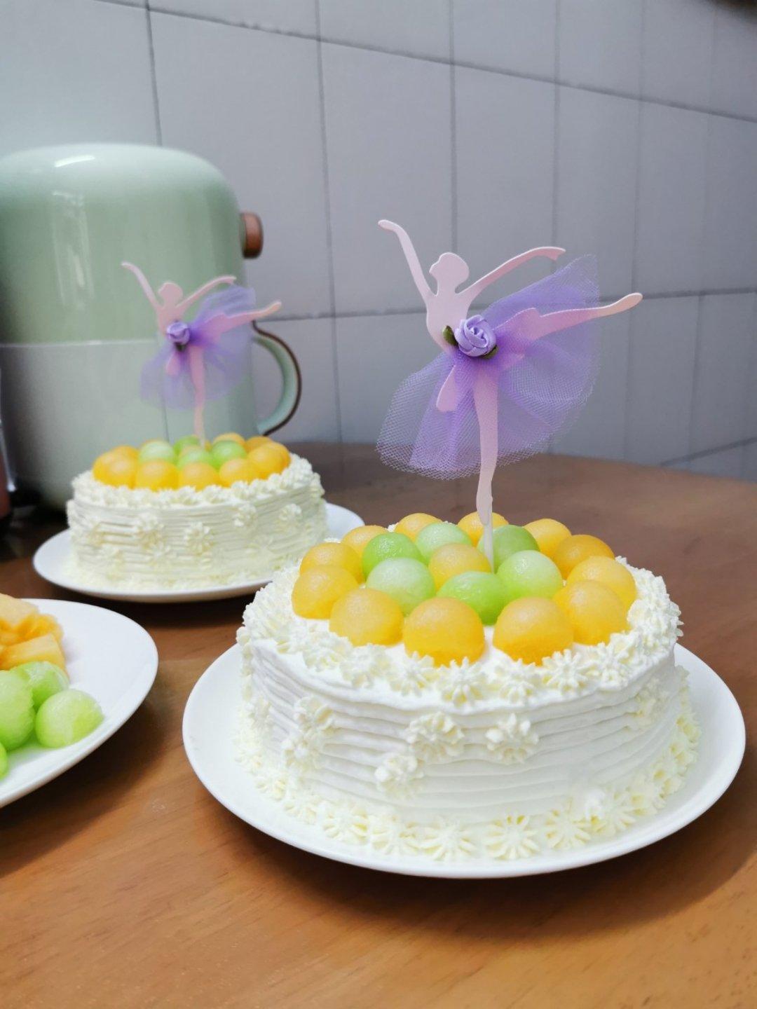 水果淡奶油裱花蛋糕