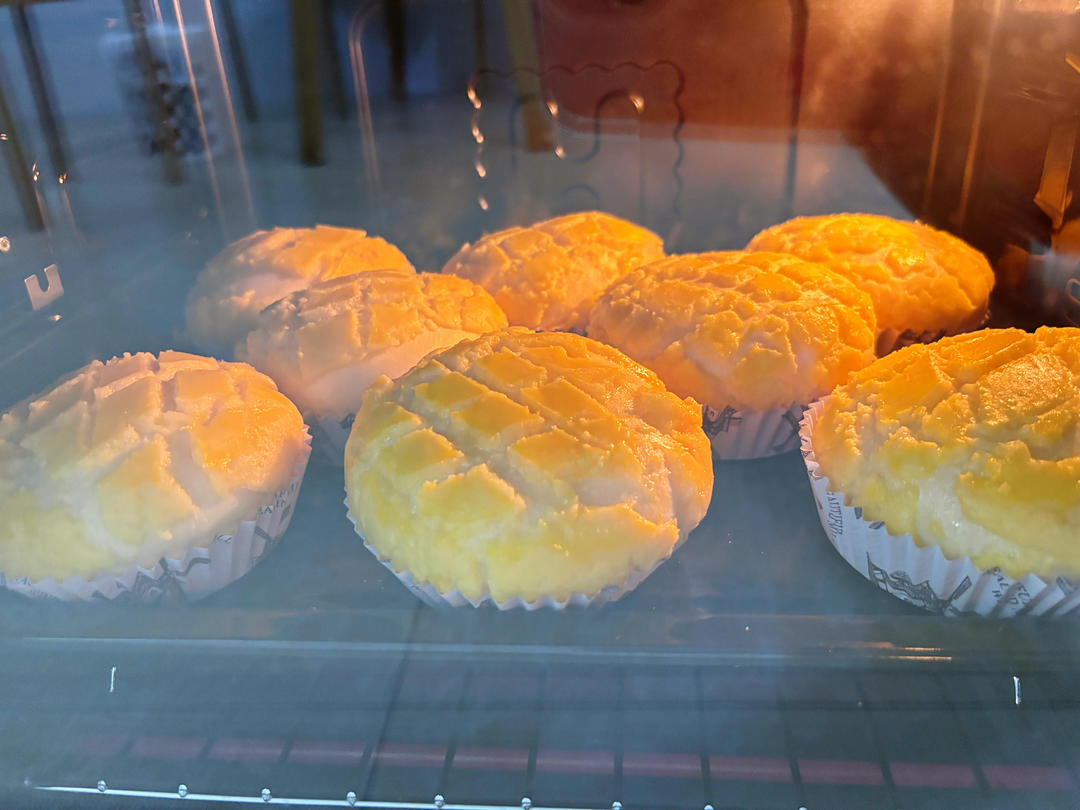 好吃到炸裂的港式菠萝包（附带制作酥皮的小视频）