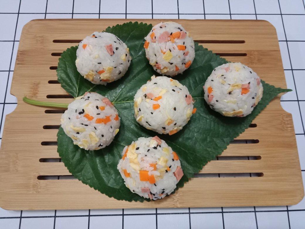 可以带出去野餐的釜山饭团  || 胡萝卜、鸡蛋饼、火腿等秘制而成