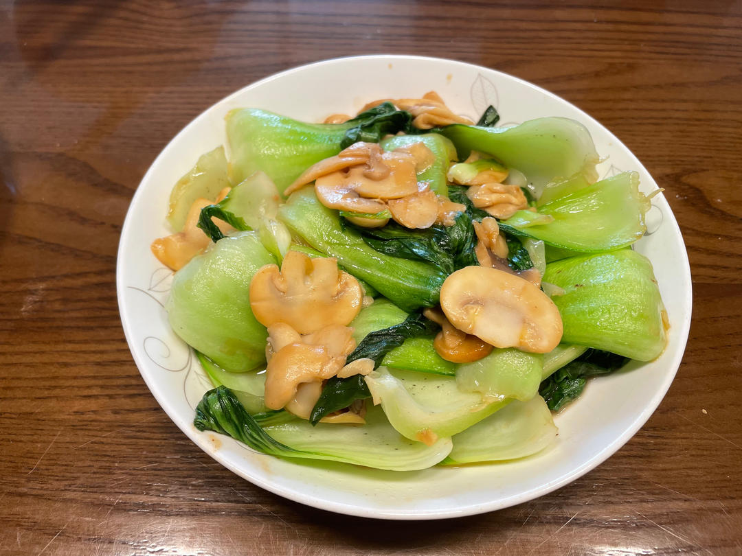 鲜美的口蘑炒青菜