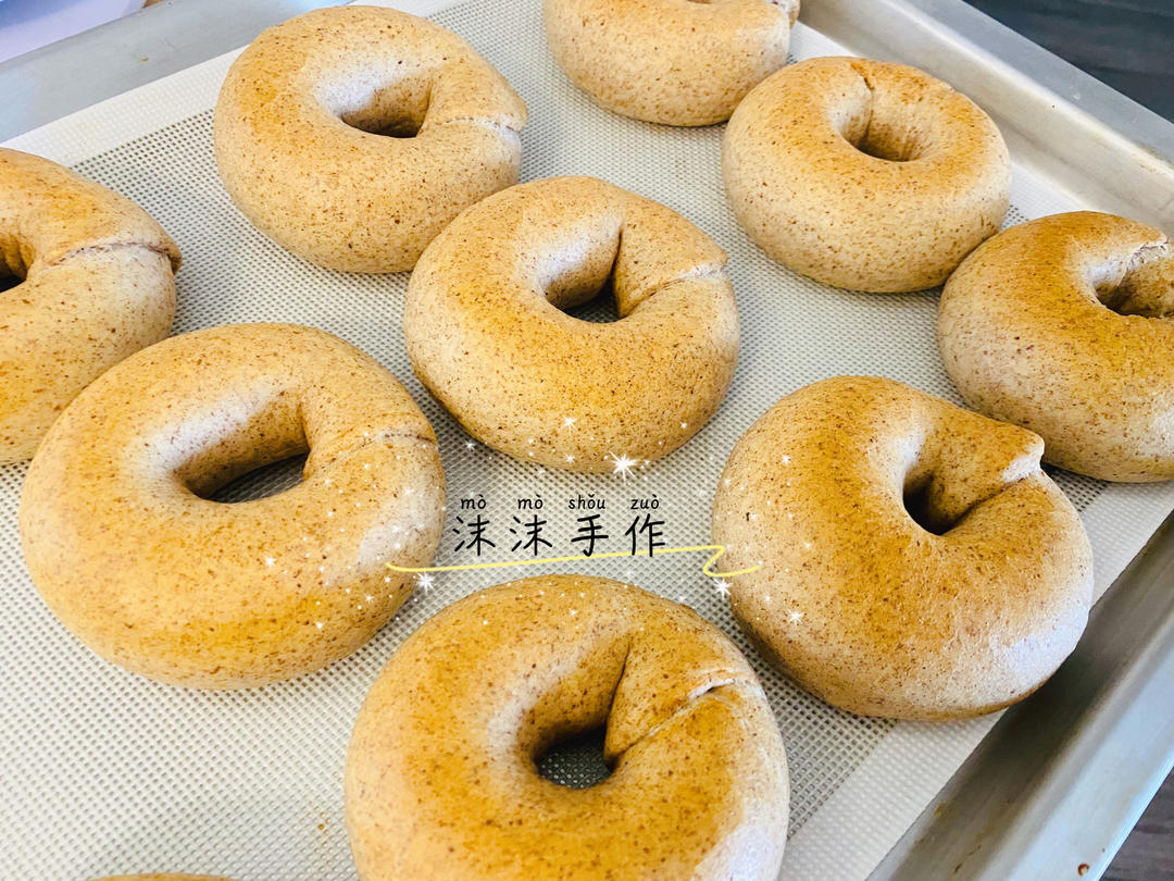 怎样做出完美的钻石纹贝果～无糖无油黑全麦贝果
