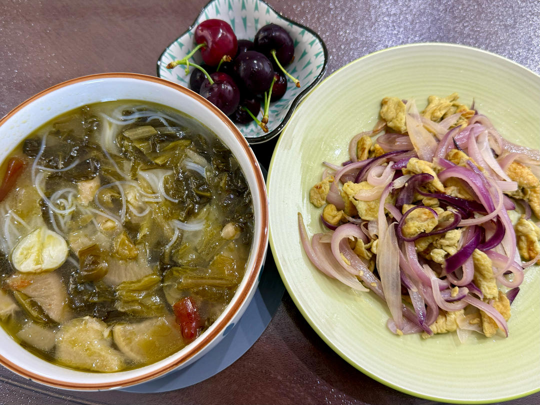降压防癌的好食材  洋葱炒鸡蛋