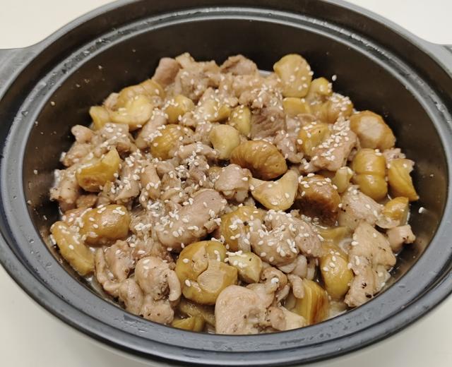 盐焗板栗鸡腿煲的做法