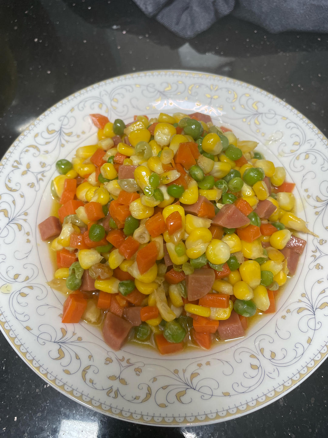 下饭菜！好吃香甜的清炒玉米粒火腿肠