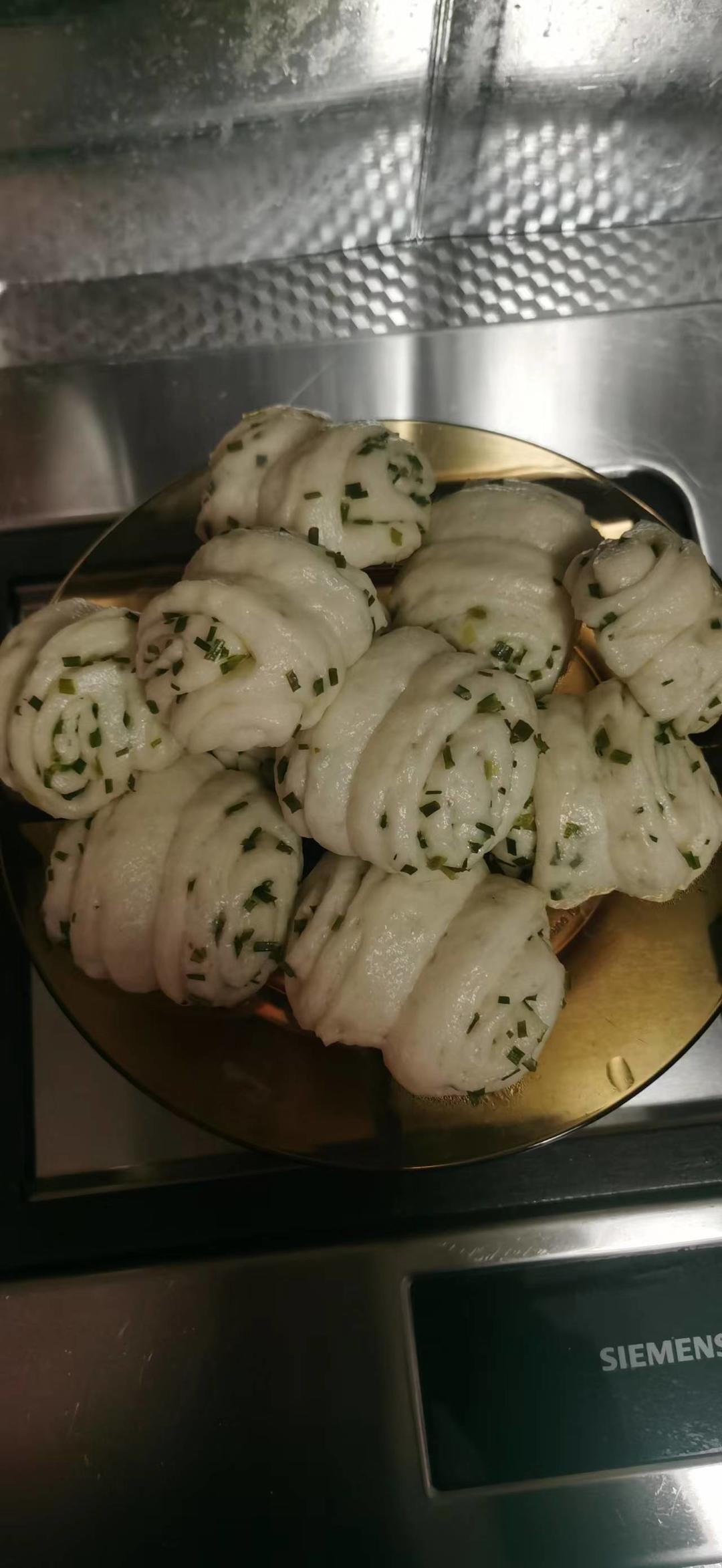 传统的葱油花卷