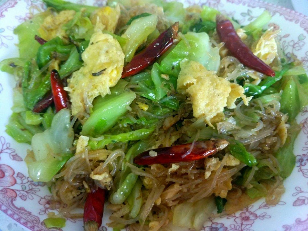 包菜粉丝炒鸡蛋