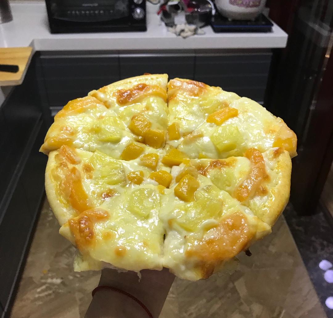 美味水果花边披萨