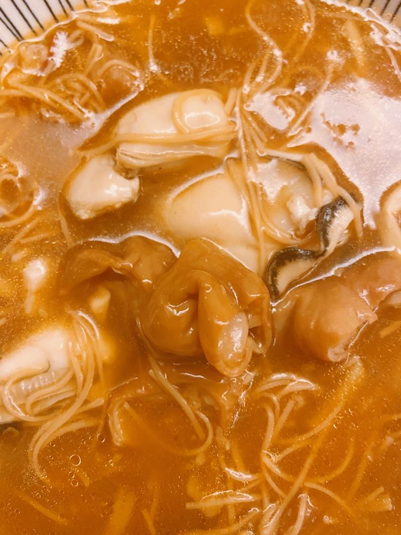 蚵仔大肠面线糊