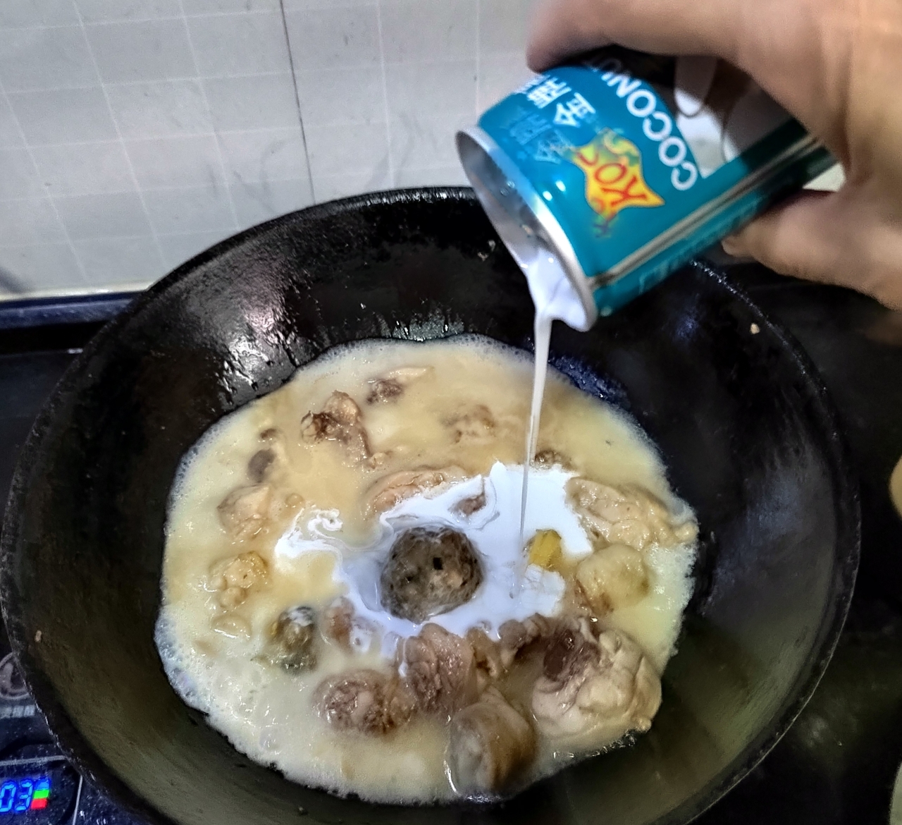 咖喱土豆焖鸡的做法 步骤3