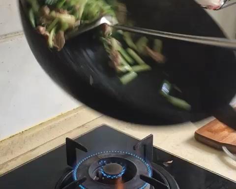 香喷喷的芹菜肉丝