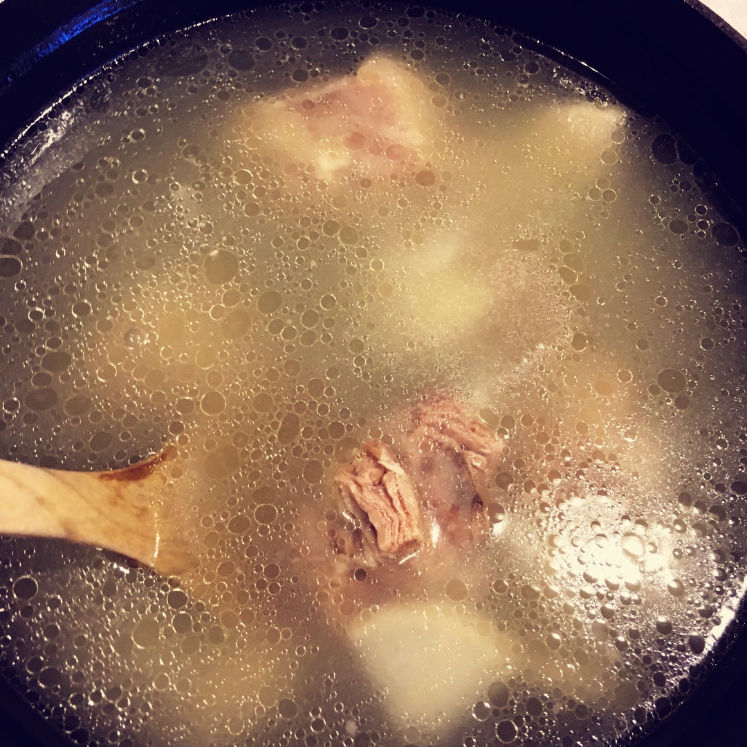 牛尾炖白萝卜汤