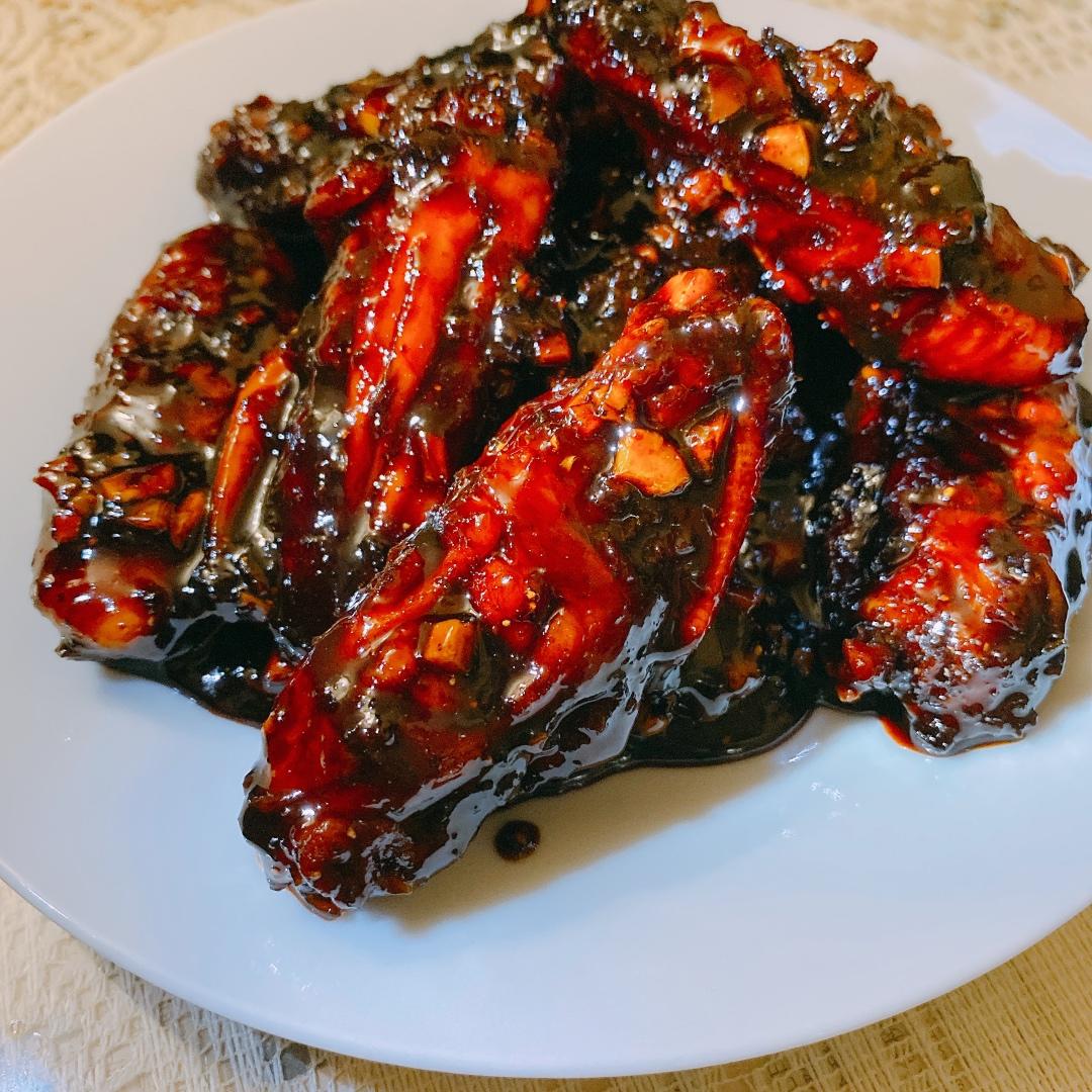 不会失手的蒜香黑椒蜜汁鸡翅