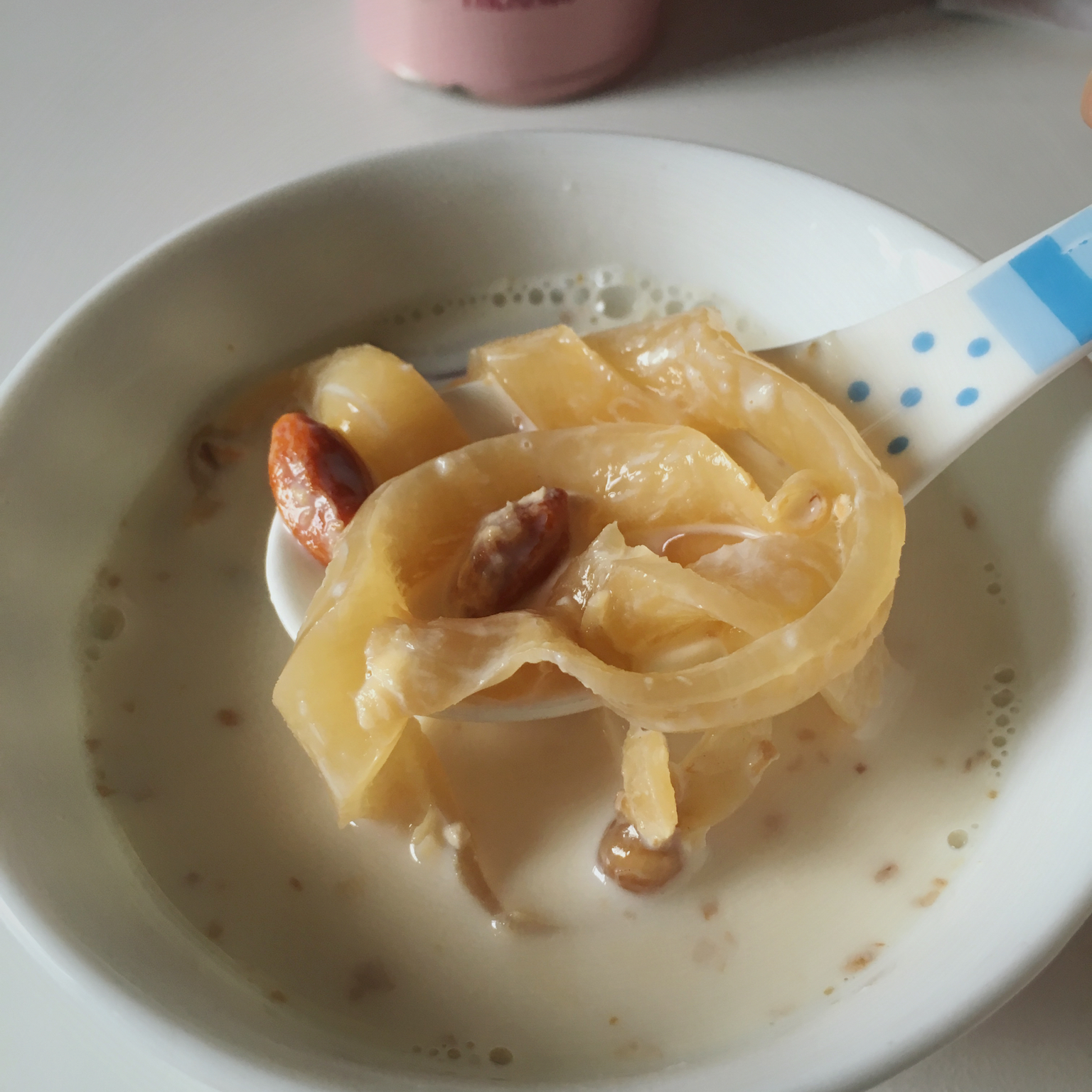 牛奶炖花胶