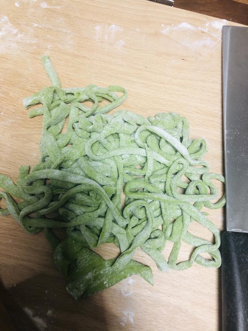 （菠菜）鸡蛋手擀面（附肉酱制作方法）
