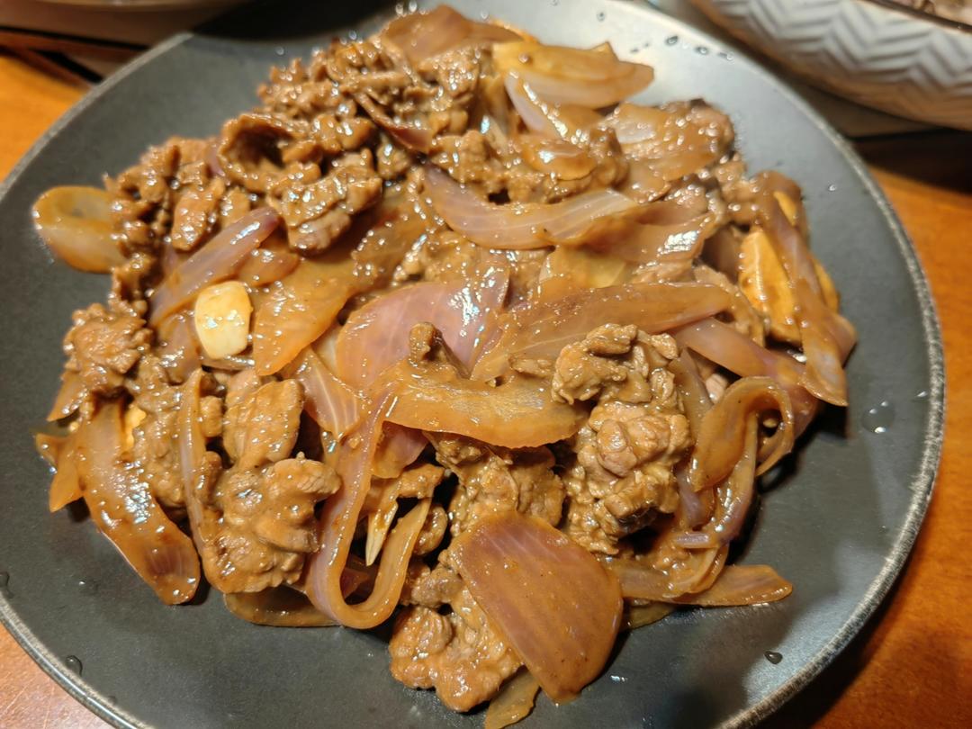 孜然牛肉（👈孜然肉片向左，吉野家向右👉）