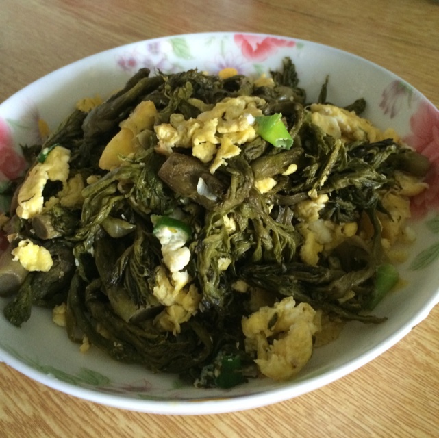 小蝴蝶哈哈做的刺老芽炒鸡蛋
