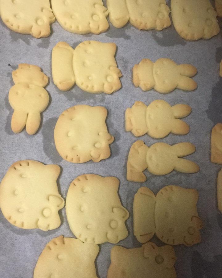 超简单！好吃又平整的糖霜饼干底的做法（附贴心小提示哦）