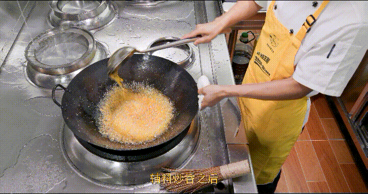 厨师长教你："蒜蓉小龙虾"的家常做法，蒜香浓郁，唇齿留香的做法 步骤11
