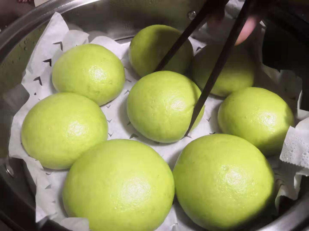 菠菜汁加了它 馒头颜色翠绿不变色 附细节视频详解