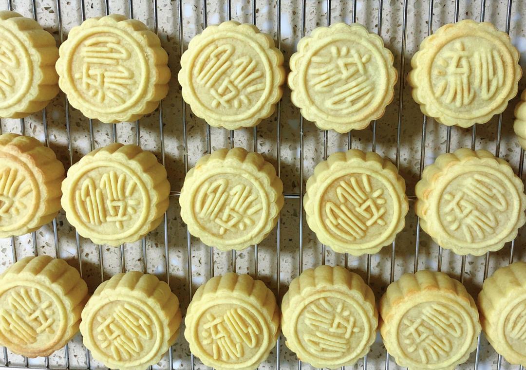 💃奶黄流心月饼——这是可以让你坐稳朋友圈厨霸位置的月饼🥮，没人点赞算我输👎